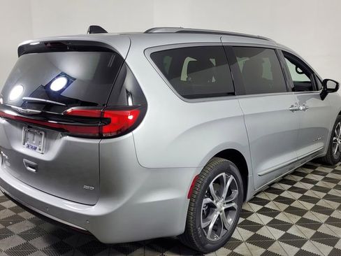 New 2026 Chrysler Pacifica Pinnacle image 8