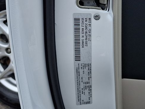 Used 2023 Chrysler Pacifica Touring-L FWD image 26
