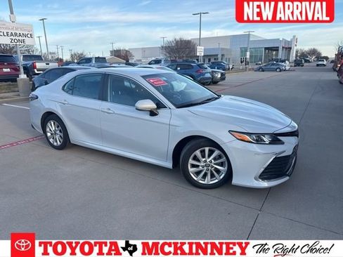 Used 2023 Toyota Camry LE image 1