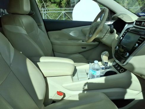 Used 2015 Nissan Murano Platinum w/ Platinum Technology Package FWD image 9