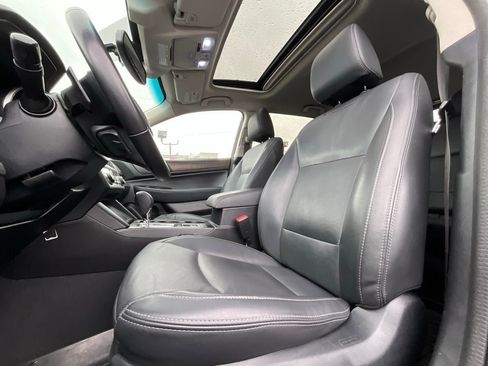 Used 2016 Subaru Outback 3.6R Limited image 11