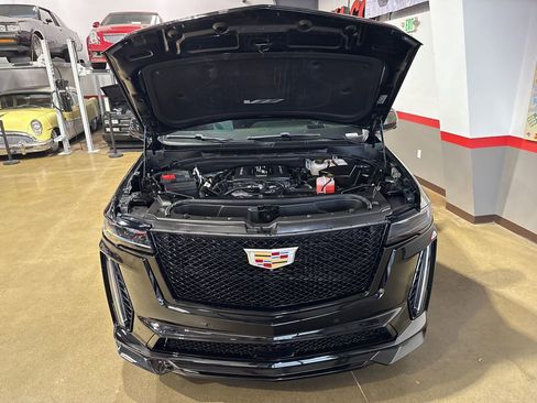 Used 2023 Cadillac Escalade ESV V image 62