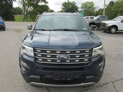 Used 2017 Ford Explorer XLT w/ Equipment Group 201A FWD image 2