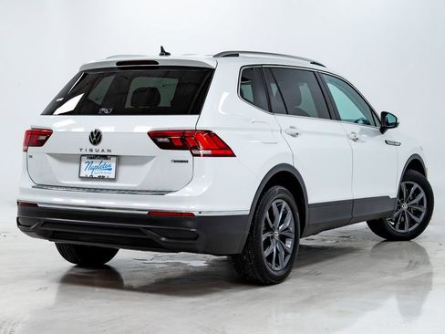 Used 2023 Volkswagen Tiguan SE w/ Panoramic Sunroof Package AWD/4WD image 29