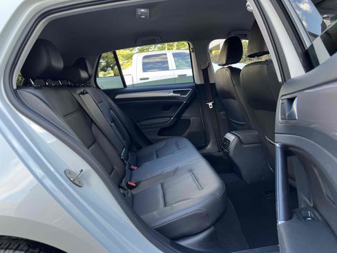 Used 2015 Volkswagen e-Golf SEL Premium image 55