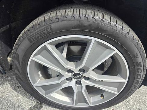 Certified 2025 Audi Q5 2.0T Premium image 9