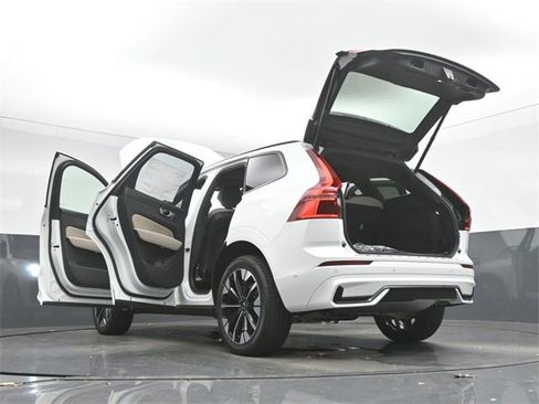 New 2026 Volvo XC60 B5 Plus w/ Protection Package Premier image 57