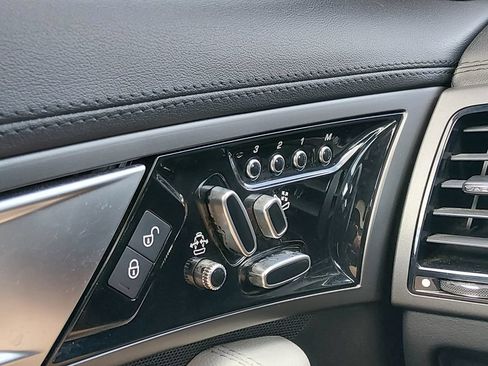 Used 2016 Jaguar F-TYPE Convertible RWD image 21