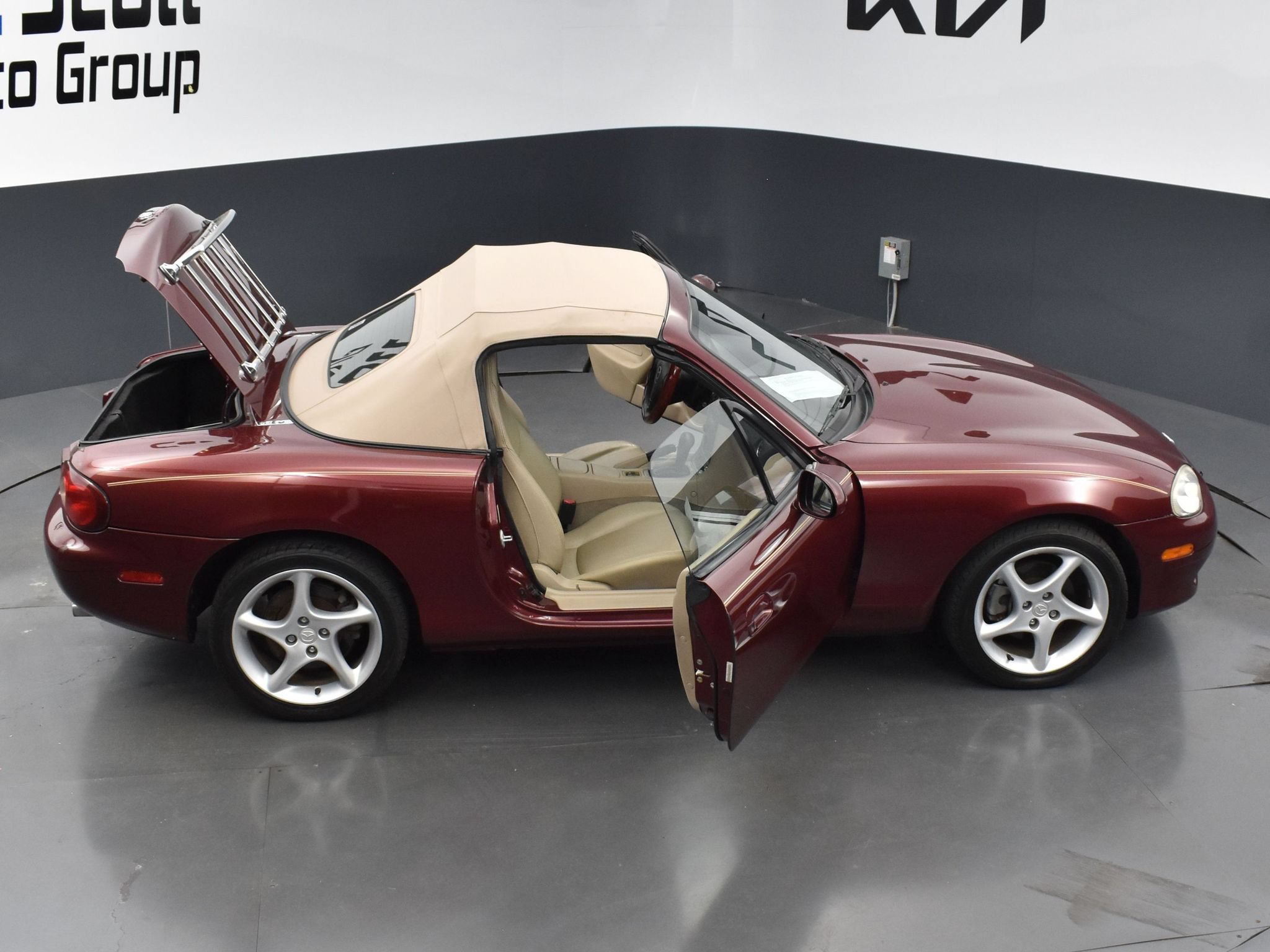 Used 2003 MAZDA MX-5 Miata RWD image 32
