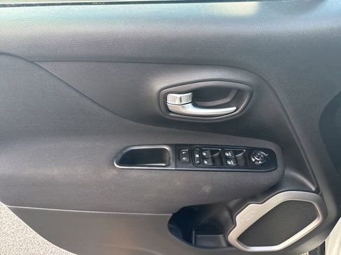 Used 2021 Jeep Renegade Latitude image 20