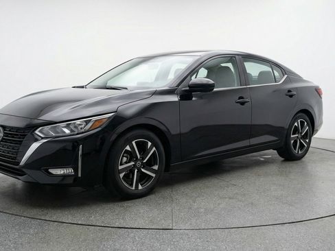 Used 2025 Nissan Sentra SV image 3