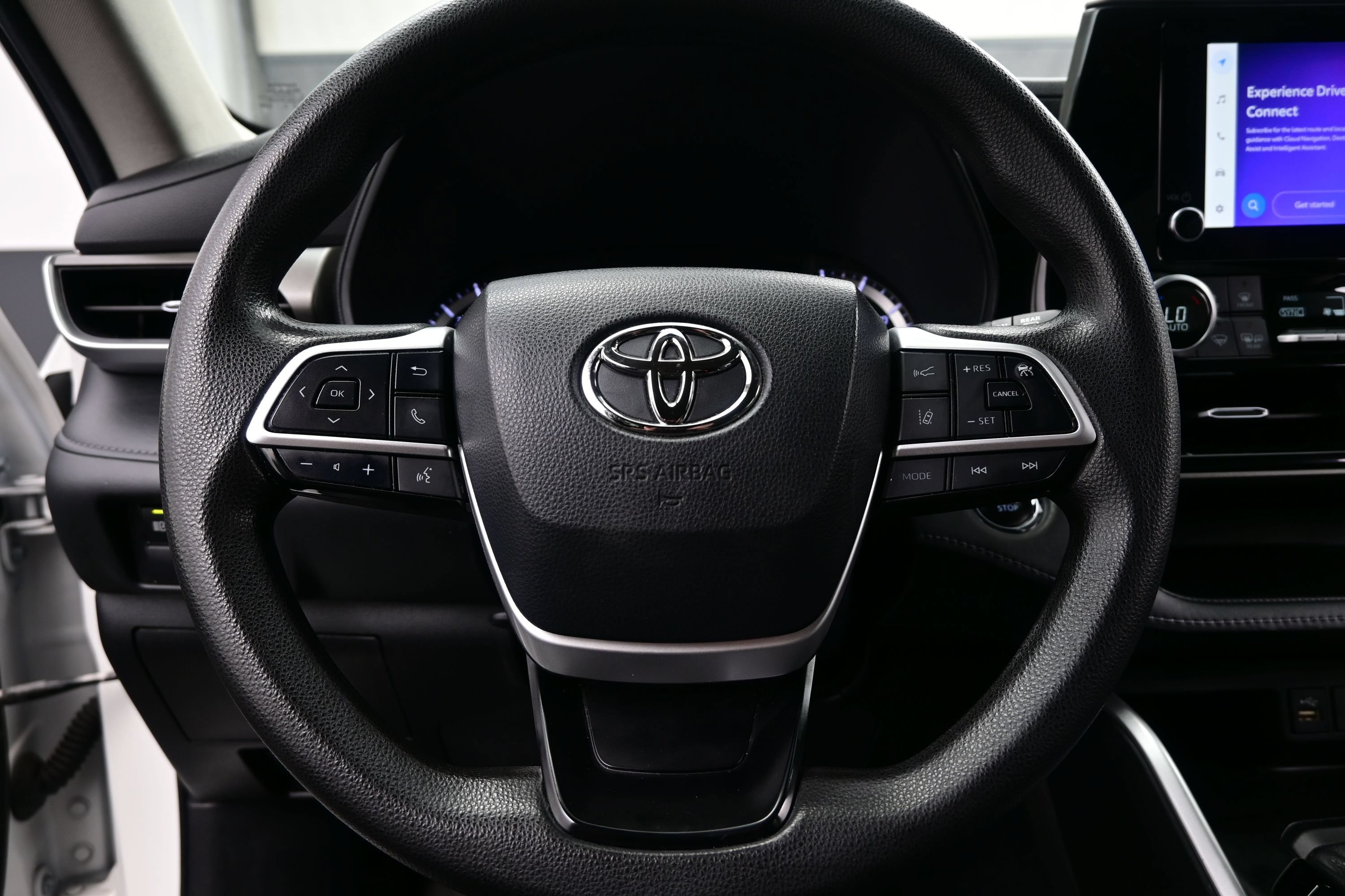 Used 2023 Toyota Highlander L AWD/4WD image 23