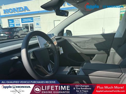Used 2026 Tesla Model Y AWD image 7