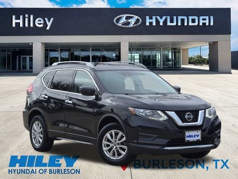 Used 2019 Nissan Rogue SV image 1