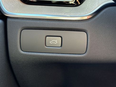 New 2026 Volvo XC60 B5 Plus w/ Protection Package Premier image 20