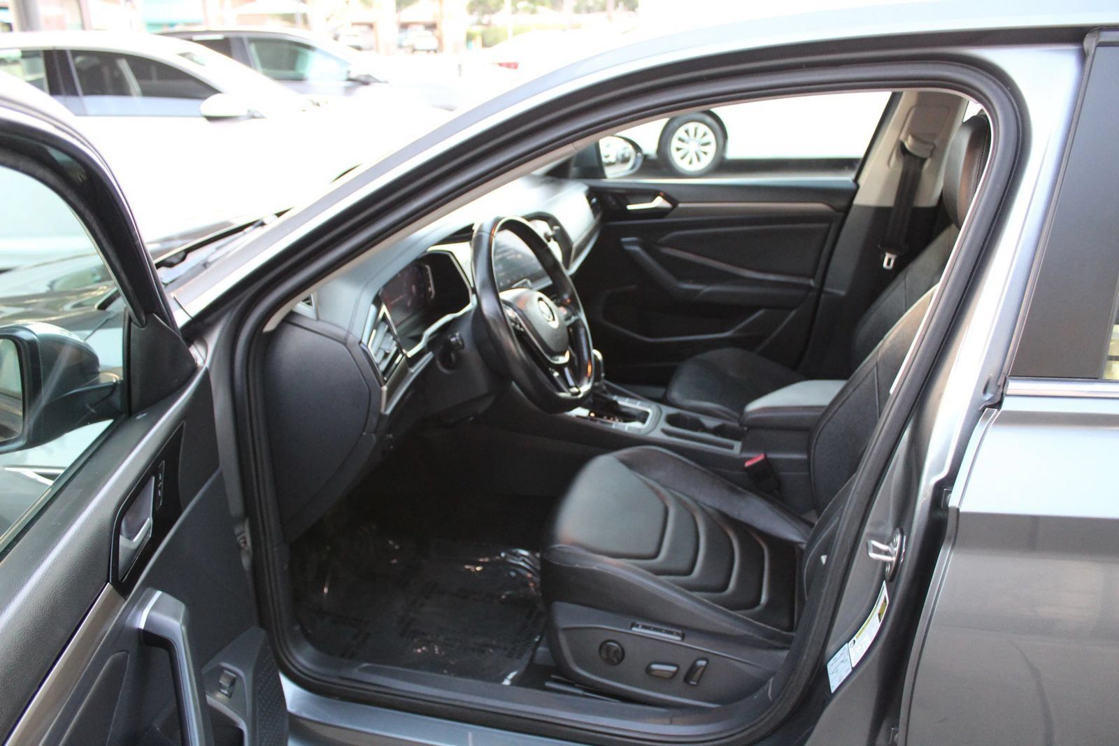 Used 2019 Volkswagen Jetta SEL Premium FWD image 9