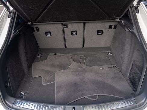 Certified 2025 Porsche Macan image 22