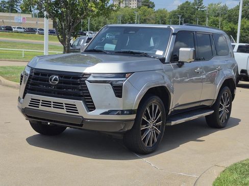 Used 2024 Lexus GX 550 w/ Accessory Package (31) AWD/4WD image 3
