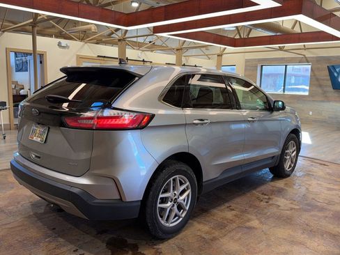 Used 2024 Ford Edge SEL w/ Cold Weather Package image 3