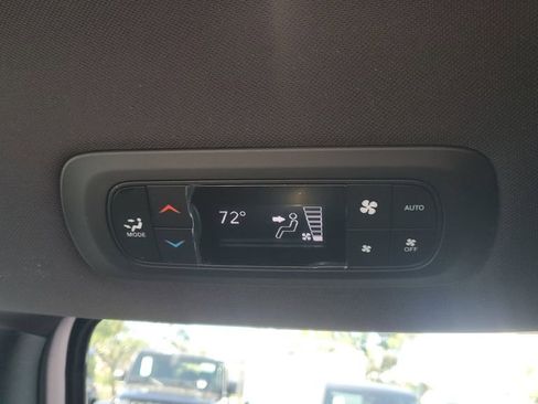 New 2026 Chrysler Pacifica Select image 14