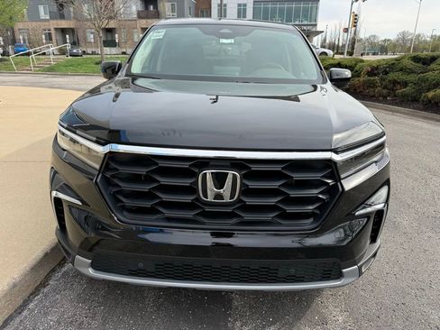 Used 2025 Honda Pilot EX-L image 11