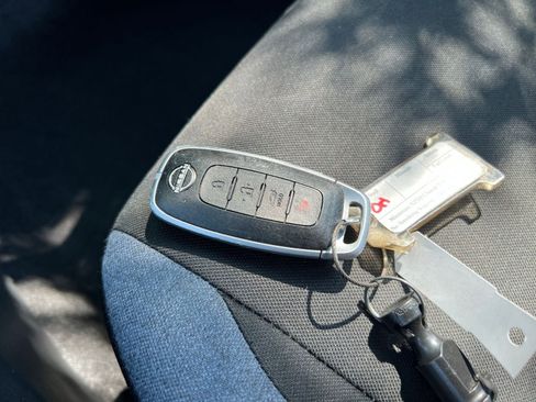 Used 2025 Nissan Versa SV image 18