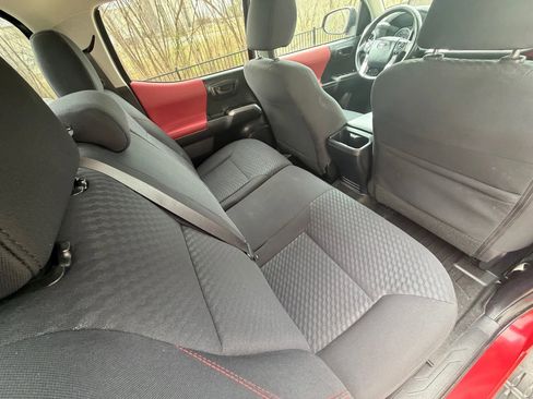 Used 2020 Toyota Tacoma SR5 image 12