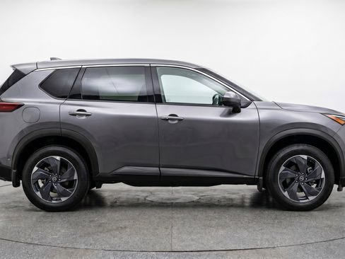 Used 2025 Nissan Rogue SV AWD/4WD image 11