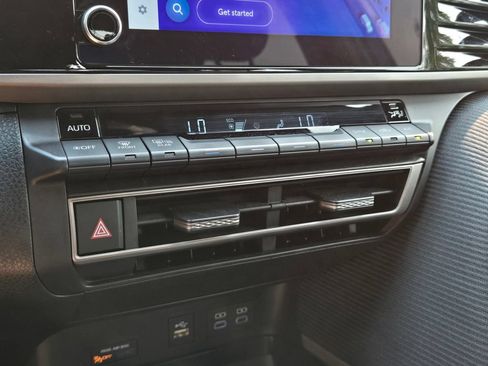 Used 2025 Toyota Camry SE FWD image 27