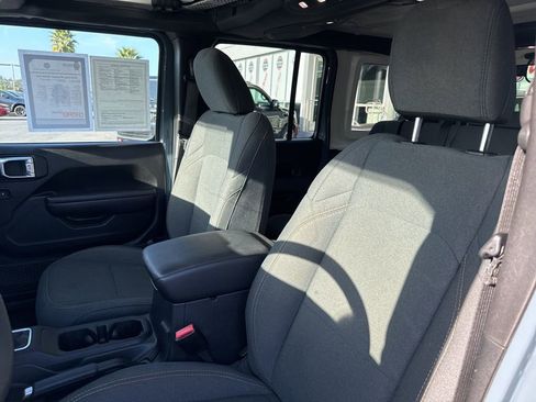 Certified 2024 Jeep Wrangler Unlimited image 14