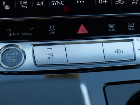 New 2025 Audi Q8 Premium Plus image 24