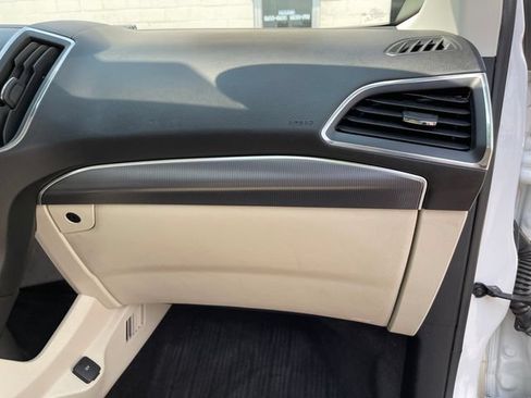 Used 2020 Ford Edge Titanium AWD/4WD image 40