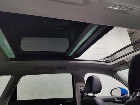 Certified 2023 Volkswagen Taos SE w/ Panoramic Sunroof Package image 7