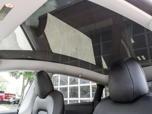 Used 2023 Tesla Model Y Long Range AWD/4WD image 10