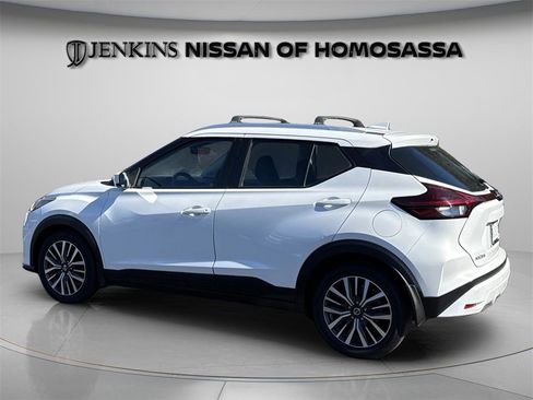 Certified 2021 Nissan Kicks SV image 11