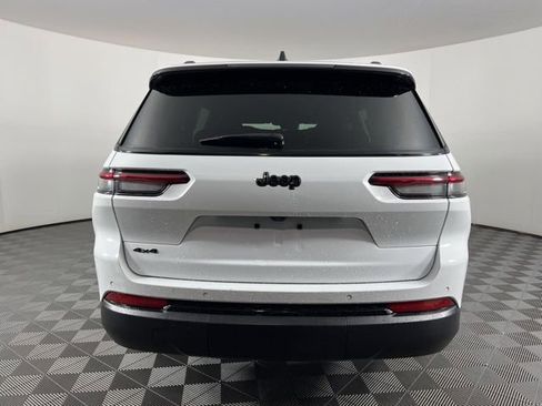 Used 2024 Jeep Grand Cherokee L Laredo image 8