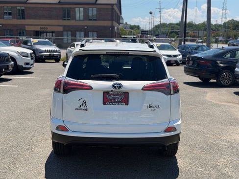 Used 2016 Toyota RAV4 LE FWD image 3