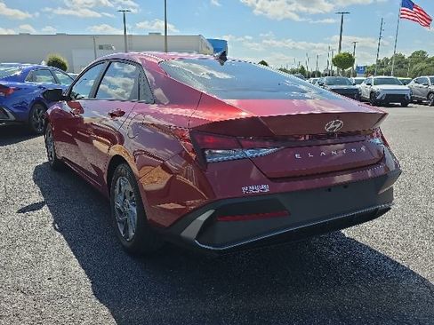 Used 2024 Hyundai Elantra SEL FWD image 3