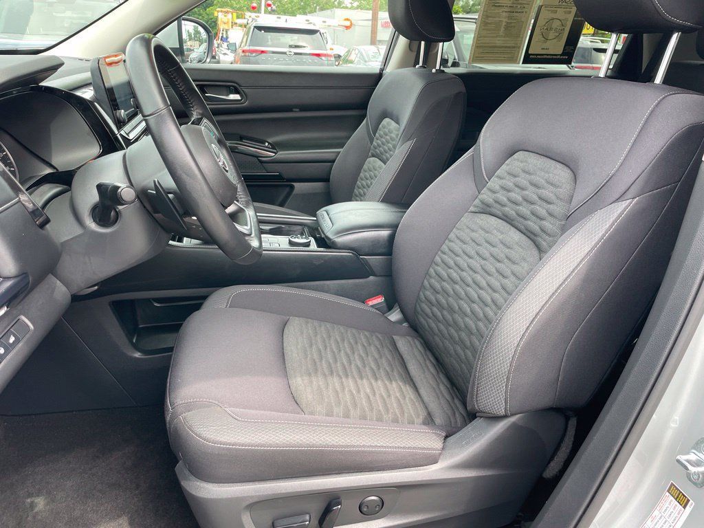 Certified 2022 Nissan Pathfinder SV w/ SV Premium Package AWD/4WD image 6