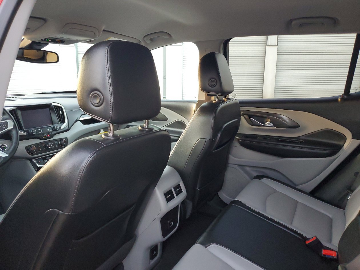 Used 2024 GMC Terrain SLT w/ Infotainment Package II FWD image 9