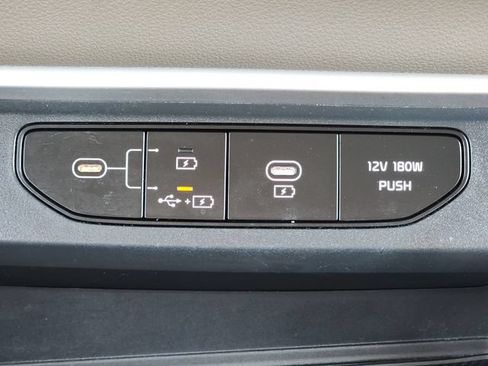 Certified 2025 Kia Carnival FWD image 29