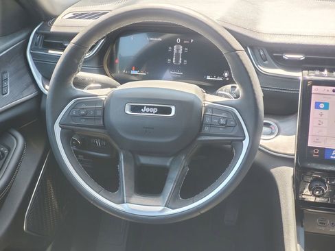 Used 2024 Jeep Grand Cherokee Limited w/ Black Appearance Package AWD/4WD image 33