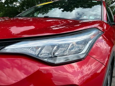 Used 2021 Toyota C-HR XLE FWD image 9