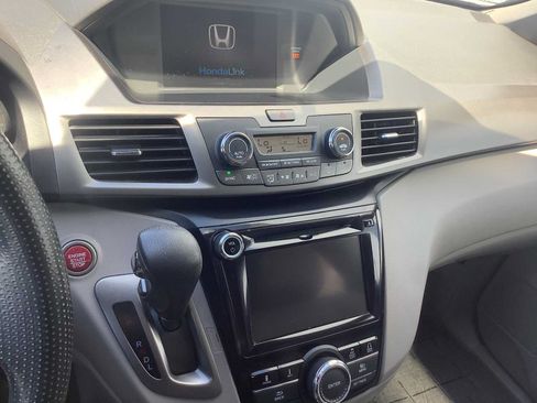 Used 2016 Honda Odyssey SE image 16