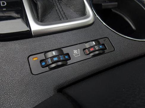 Used 2019 Toyota Highlander Limited AWD/4WD image 17
