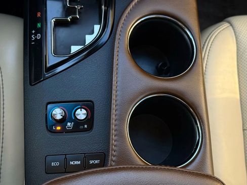 Used 2016 Toyota Avalon Limited image 38