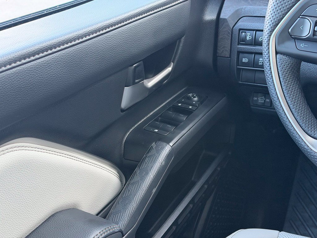Used 2025 Toyota Tacoma Limited AWD/4WD image 9