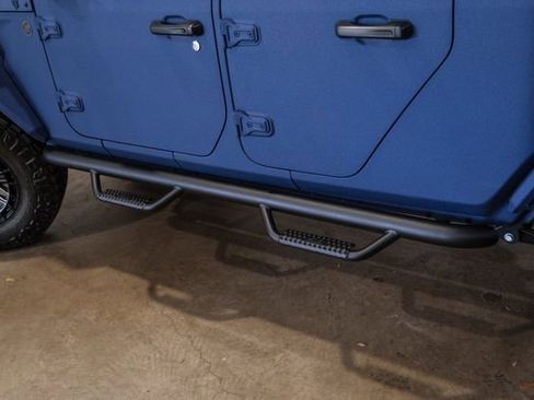 Used 2025 Jeep Gladiator Sport AWD/4WD image 8