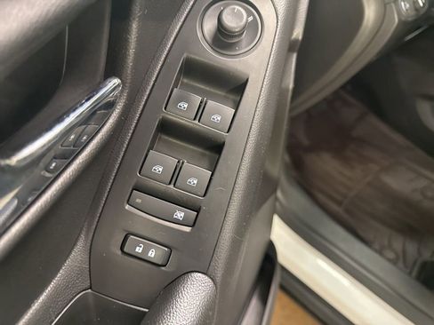 Used 2022 Chevrolet Trax LT w/ Premium Seat Package image 12