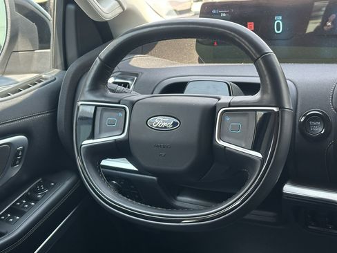 Used 2025 Ford Expedition Max Platinum AWD/4WD image 6
